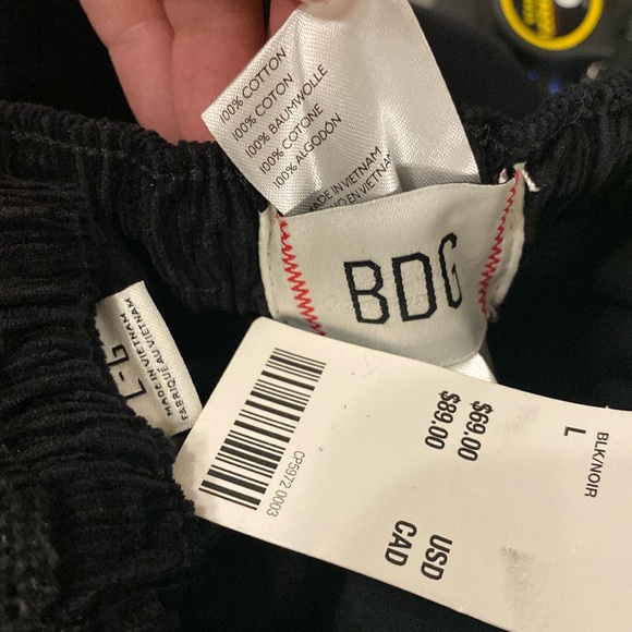 BDG / URBAN OUT. - NWT - pants: blk corduroy cargo, tie elastic waist, cuffs - L - Picture 9 of 16